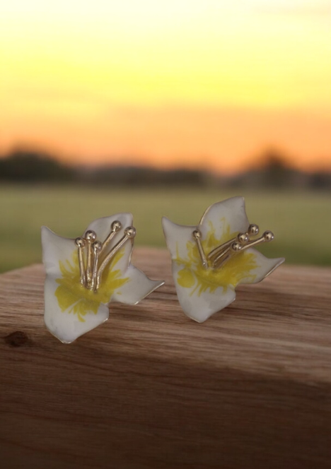 Aretes en forma de flor Amarilla y blanco