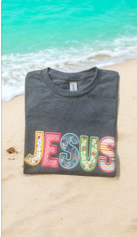 Short-sleeved T-shirt with the phrase "Jesus"