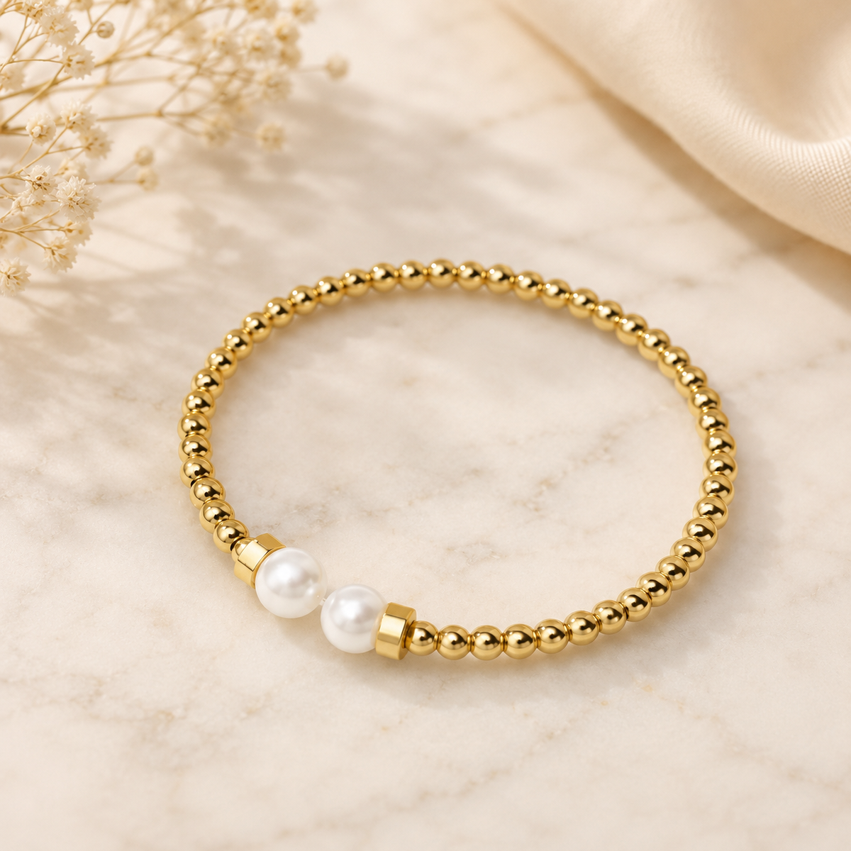 Brazalete de perlas doradas