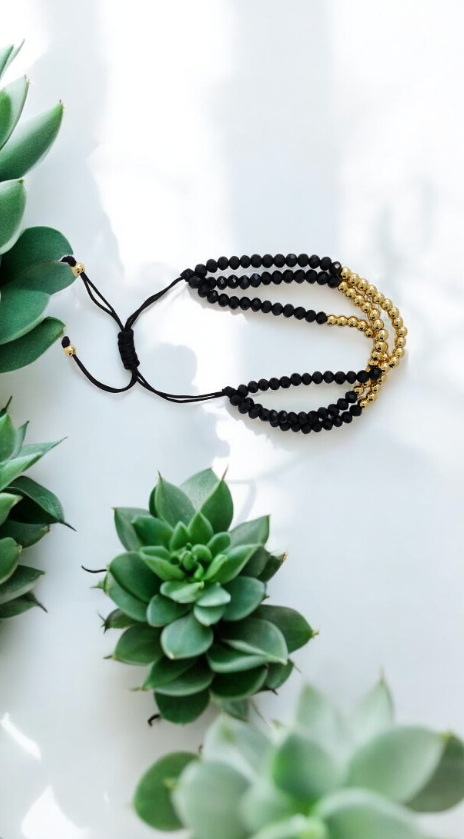Adjustable bracelet in black and gold