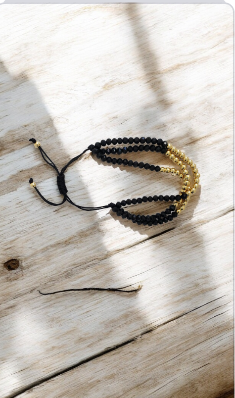 Adjustable bracelet in black and gold