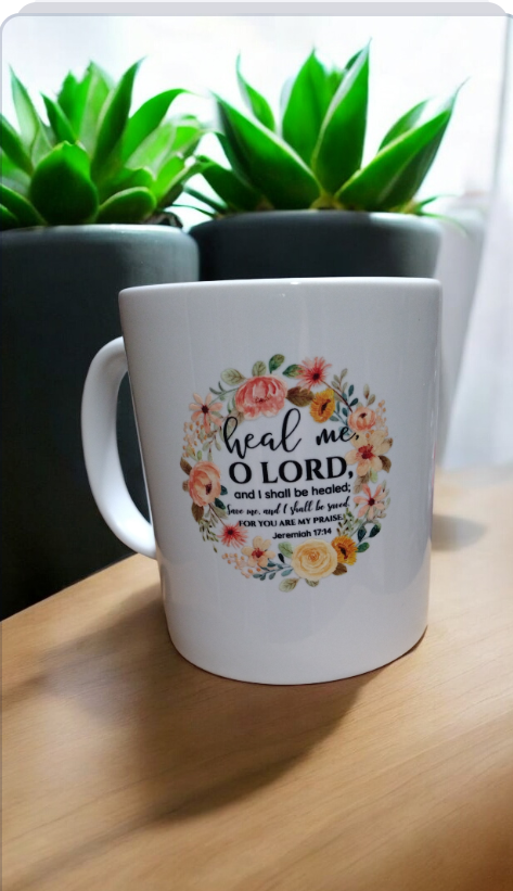 Coffee mug with a biblical quote and floral details 🌸