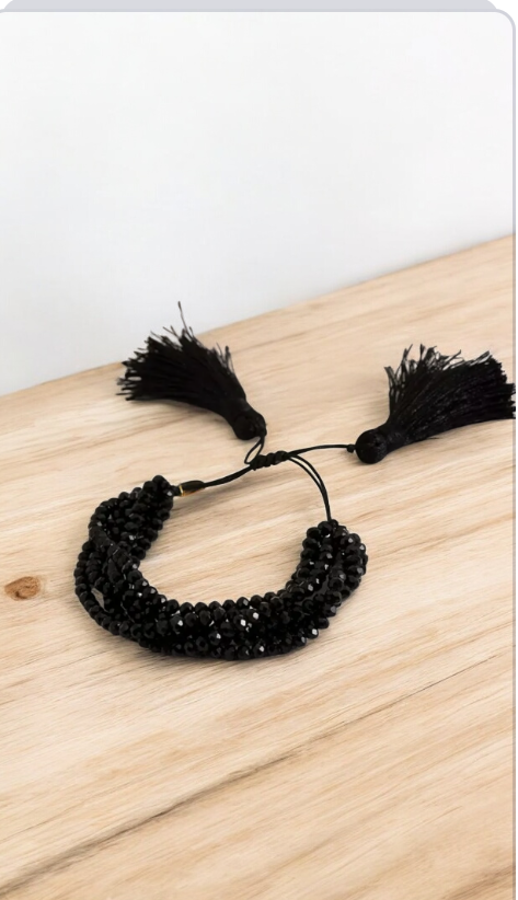 Brazalete ajustable  en color negro