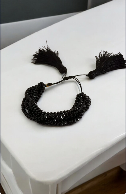 Brazalete ajustable  en color negro