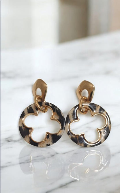 Pendiente de leopardo y dorado