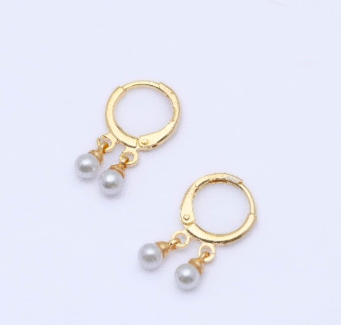 Gold earrings with dangling pearls