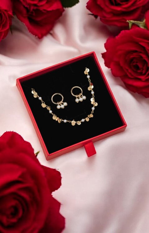 Set de Collar y aretes  Dorado en perlas colgantes
