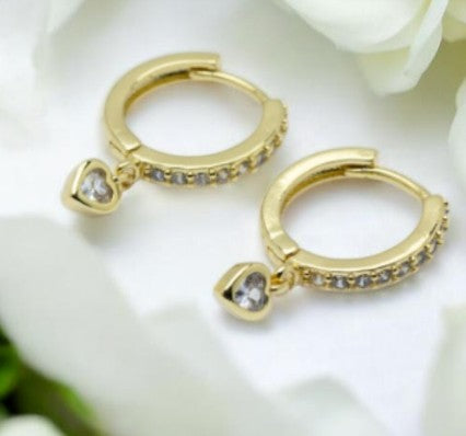 Aretes con corazón en cristal