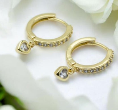 Aretes con corazón en cristal